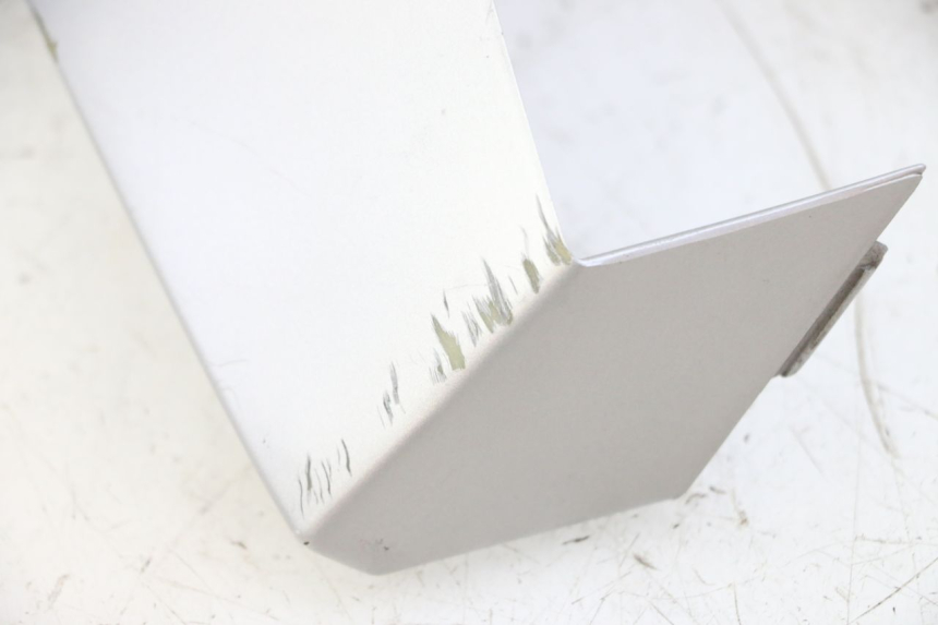 photo de UPPER FRONT FAIRING JUNCTION PEUGEOT VIVACITY NEW 4T 50 (2008 - 2017) - Fixing points details