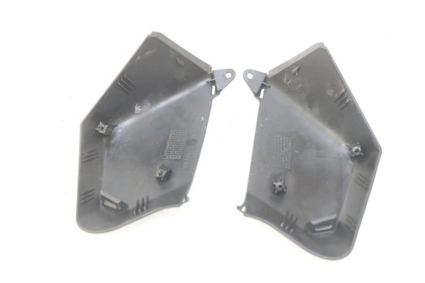 photo de UPPER FRONT FAIRING JUNCTION YAMAHA XMAX X-MAX 125 (2006 - 2009) - Component detail