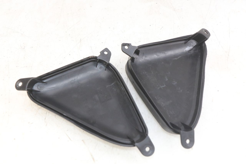 photo de UPPER FRONT FAIRING JUNCTION YAMAHA X-MAX XMAX 125 (2010 - 2013) - Zoom on usage condition