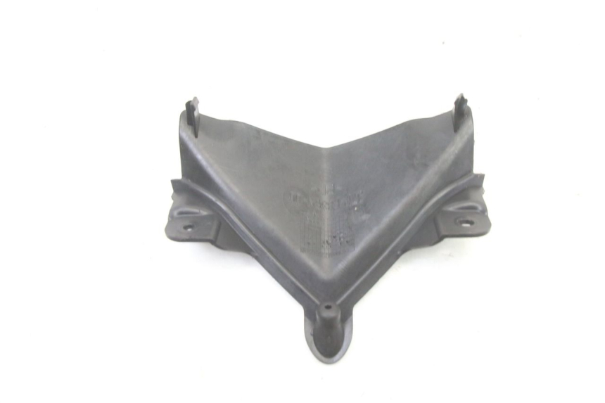 photo de UPPER FRONT FAIRING JUNCTION YAMAHA X-MAX XMAX 125 (2010 - 2013) - Zoom on usage condition