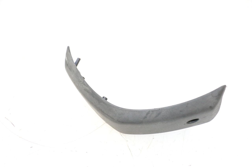 photo de FRONT FAIRING JUNCTION PEUGEOT TREKKER 50 (1995 - 2004) - Zoom on usage condition