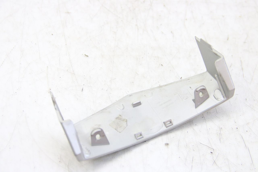 photo de FRONT FAIRING JUNCTION PEUGEOT VIVACITY NEW 2T 50 (2008 - 2017) - Zoom on usage condition