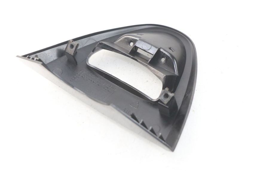 photo de FRONT MIDDLE PANEL YAMAHA YP MAJESTY 125 (1998 - 2001) - Component detail