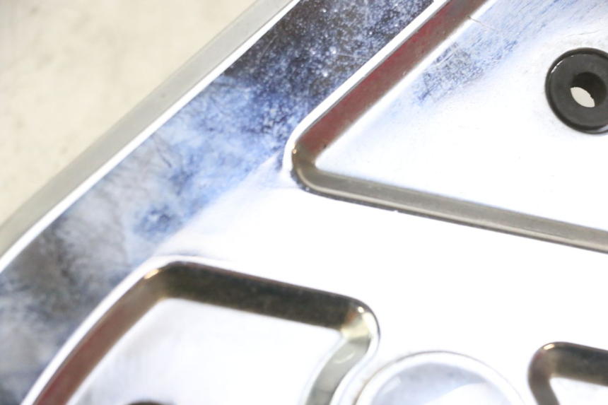 photo de RIGHT MIDDLE FLOOR PANEL HYOSUNG GV AQUILA 125 (2000 - 2009) - Zoom on usage condition