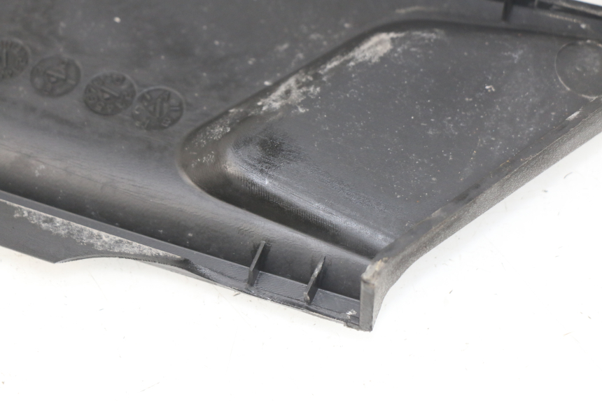 photo de RIGHT MIDDLE FLOOR PANEL KYMCO DINK STREET 125 (2009 - 2014) - Surface and material condition