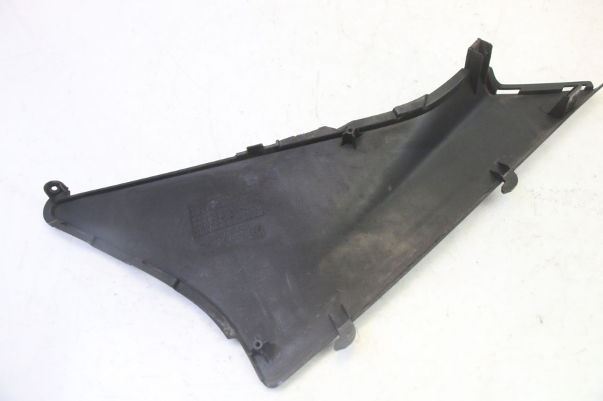photo de RIGHT MIDDLE FLOOR PANEL HONDA FES S-WING SWING ABS 125 (2007 - 2015) - Zoom on usage condition