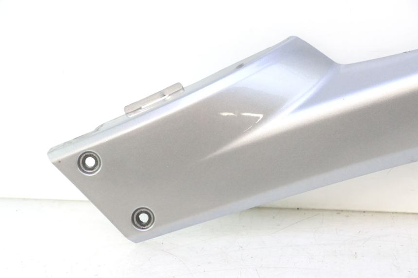 photo de RIGHT MIDDLE FLOOR PANEL GILERA GP 800 (2007 - 2013) - Component detail