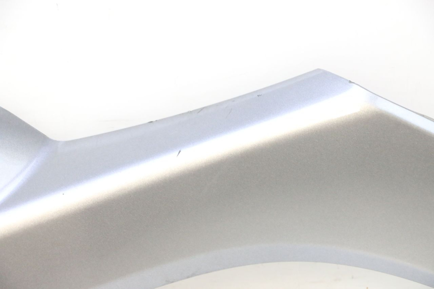 photo de RIGHT MIDDLE FLOOR PANEL GILERA GP 800 (2007 - 2013) - Zoom on usage condition