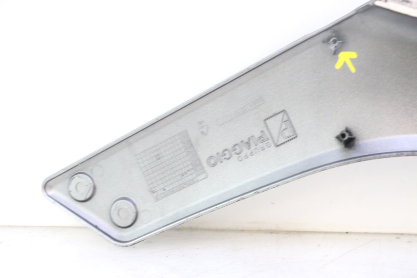 photo de RIGHT MIDDLE FLOOR PANEL GILERA GP 800 (2007 - 2013) - Markings and original references