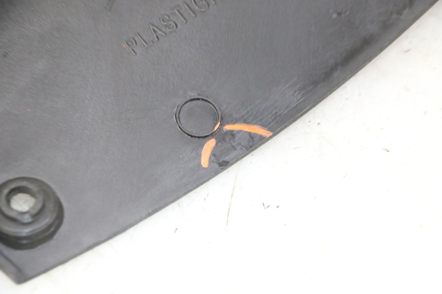 photo de RIGHT MIDDLE FLOOR PANEL PEUGEOT JET FORCE CARBU 50 (2003 - 2016) - Technical close-up