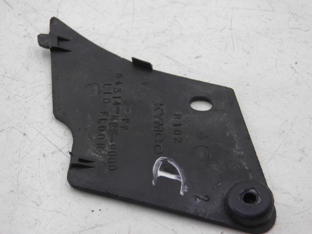 photo de RIGHT MIDDLE FLOOR PANEL KYMCO SPACER 50 (1998 - 2009) - Component detail