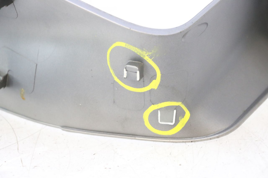 photo de RIGHT MIDDLE FLOOR PANEL PIAGGIO MP3 HPE 530 (2022 - 2026) - Surface and material condition