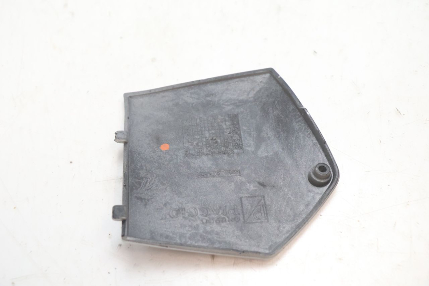 photo de RIGHT MIDDLE FLOOR PANEL PIAGGIO MP3 LT 300 (2010 - 2016) - Technical close-up