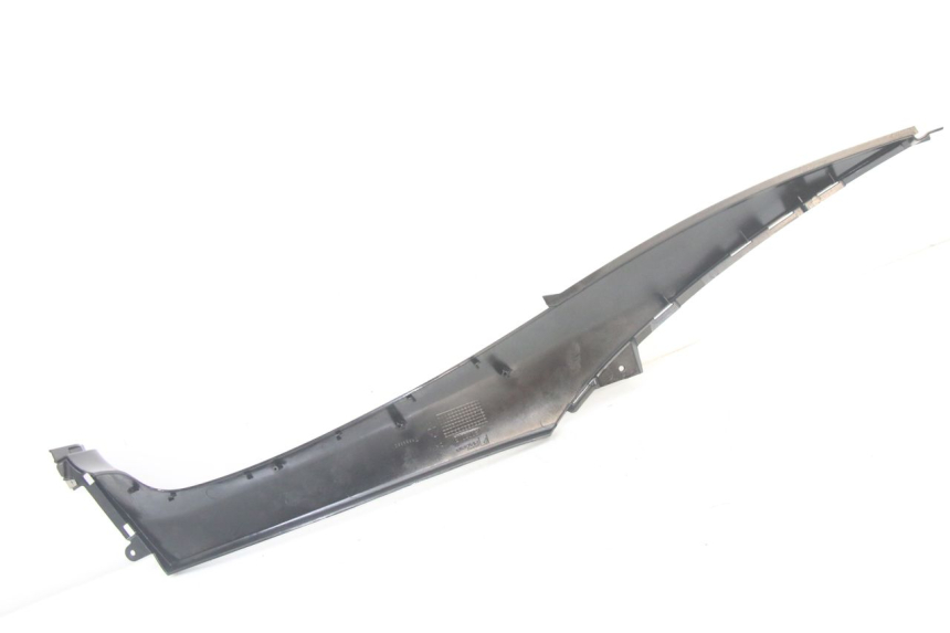 photo de RIGHT MIDDLE FLOOR PANEL PIAGGIO MP3 500 (2014 - 2017) - Technical close-up