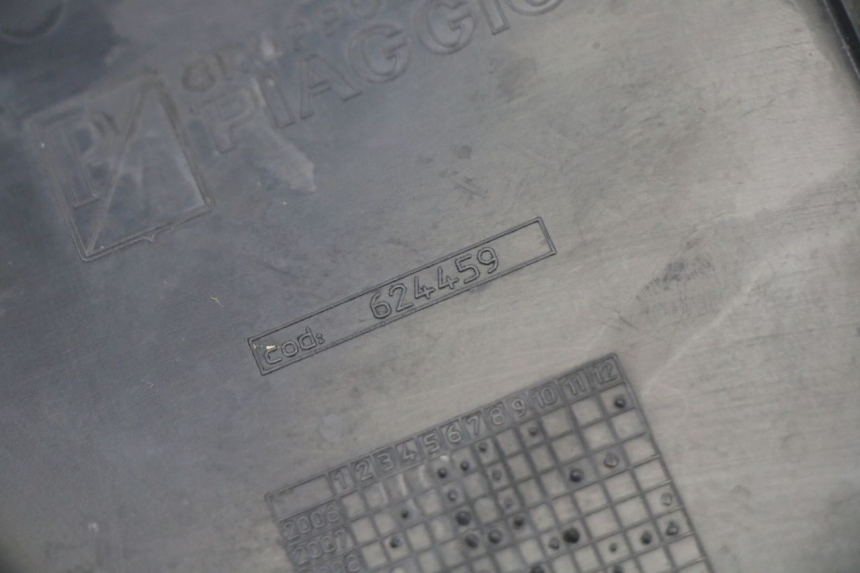 photo de RIGHT MIDDLE FLOOR PANEL PIAGGIO MP3 500 (2011 - 2015) - Technical close-up