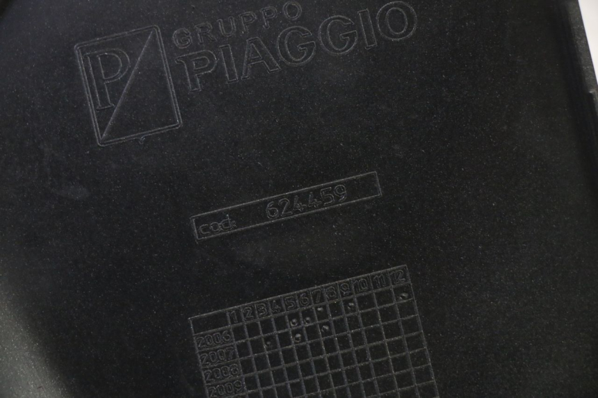 photo de RIGHT FOOTREST BRACKET PIAGGIO MP3 125 (2006 - 2014) - Product overview