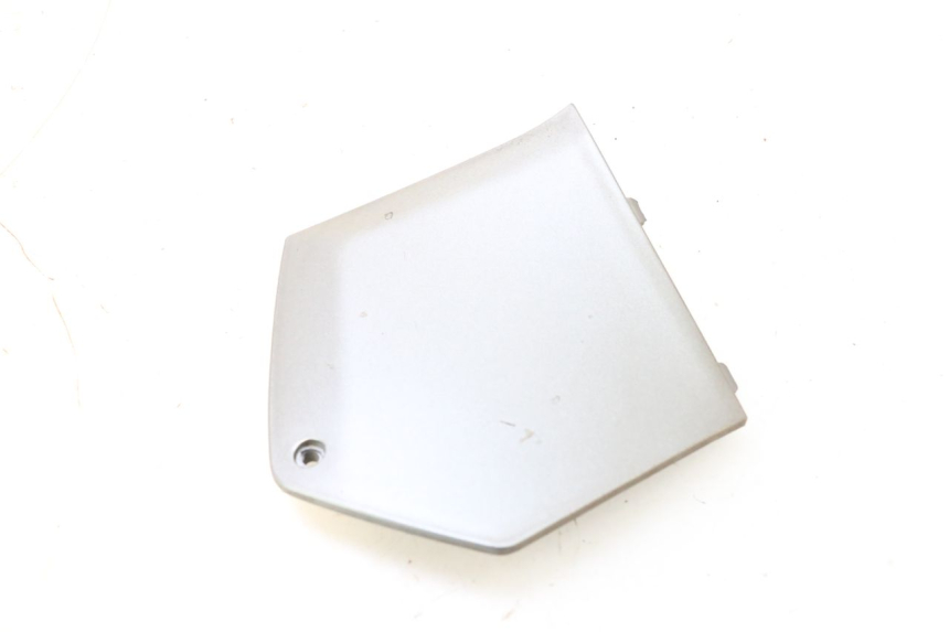 photo de RIGHT FOOTREST BRACKET PIAGGIO MP3 125 (2006 - 2014) - Alternative perspective