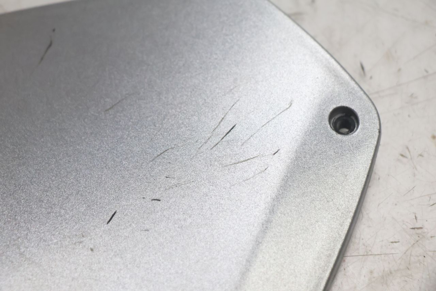 photo de RIGHT FOOTREST BRACKET PIAGGIO MP3 125 (2006 - 2014) - Zoom on usage condition