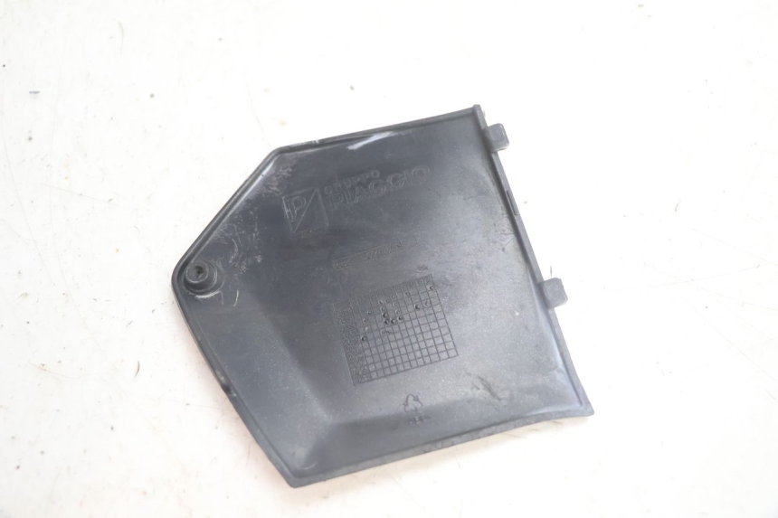 photo de RIGHT FOOTREST BRACKET PIAGGIO MP3 125 (2006 - 2014) - Product overview