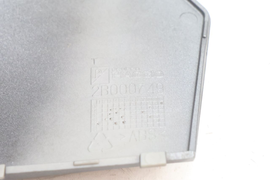 photo de RIGHT MIDDLE FLOOR PANEL PIAGGIO MP3 500 (2016 - 2018) - Technical close-up