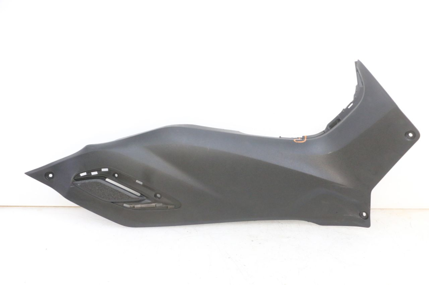 photo de RIGHT MIDDLE FLOOR PANEL YAMAHA TRICITY 300 (2020 - 2024) - Main view