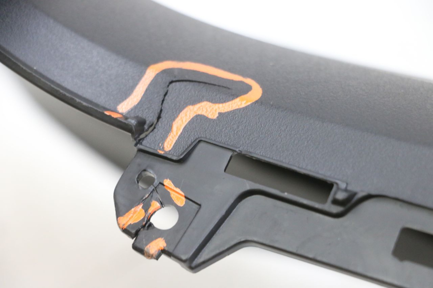 photo de RIGHT MIDDLE FLOOR PANEL YAMAHA TRICITY 300 (2020 - 2024) - Component detail