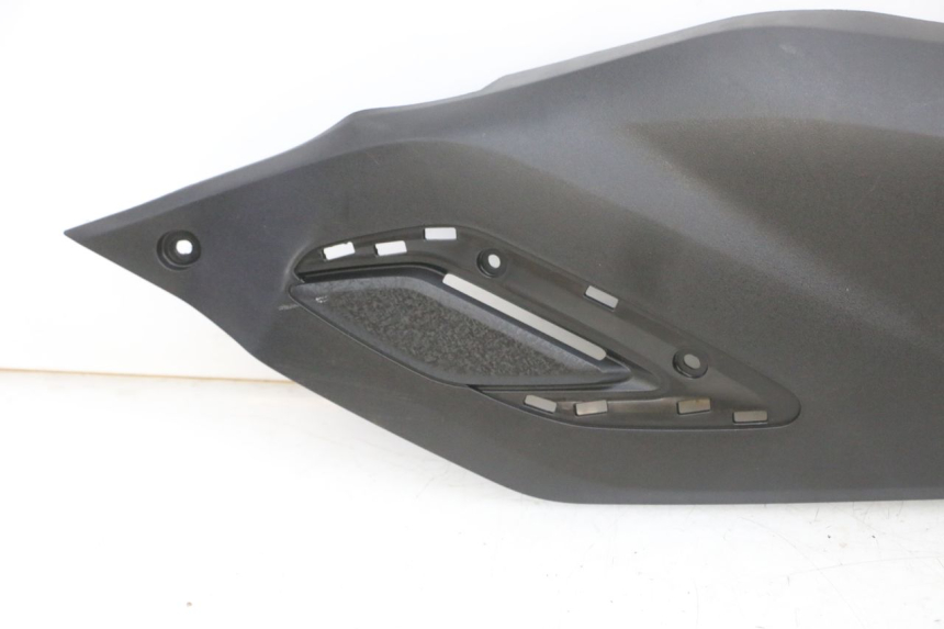 photo de RIGHT MIDDLE FLOOR PANEL YAMAHA TRICITY 300 (2020 - 2024) - Detailed visual inspection
