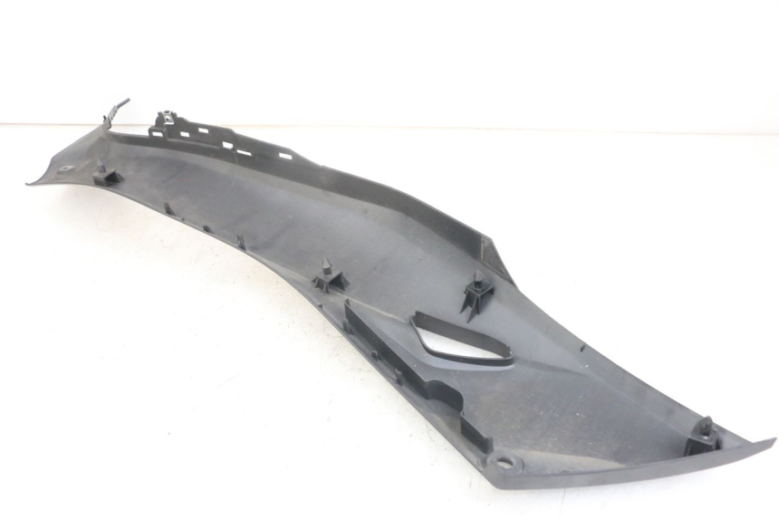 photo de RIGHT FOOTREST BRACKET YAMAHA XMAX X-MAX ABS 125 (2017 - 2020) - Zoom on usage condition