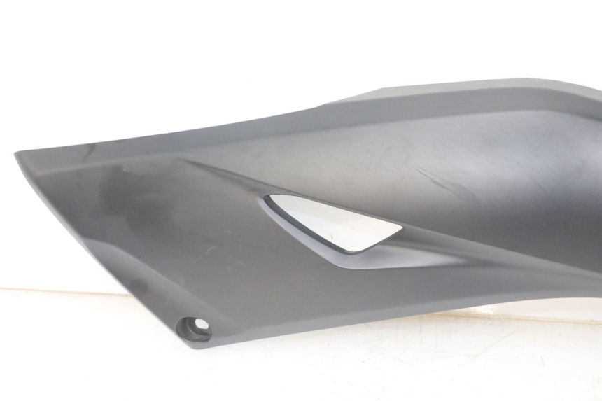 photo de RIGHT FOOTREST BRACKET YAMAHA XMAX X-MAX ABS 125 (2017 - 2020) - Markings and original references