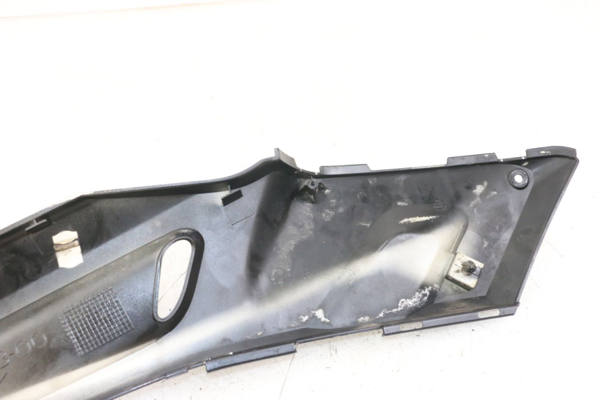 photo de RIGHT FOOTREST BRACKET YAMAHA X-MAX XMAX 250 (2006 - 2009) - Zoom on usage condition