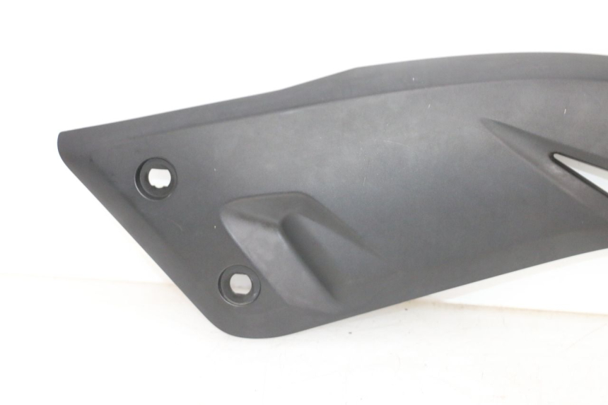 photo de RIGHT FOOTREST BRACKET YAMAHA X-MAX XMAX 125 (2010 - 2013) - Component zoom