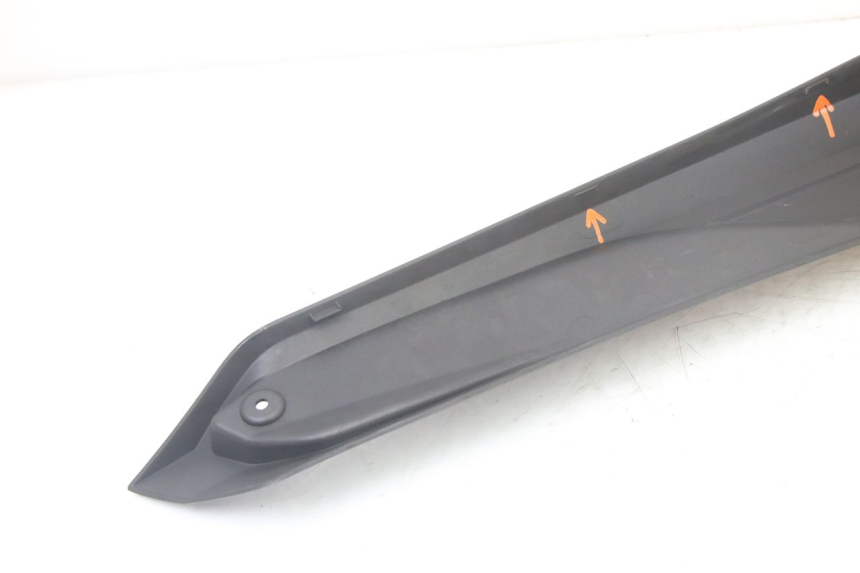 photo de RIGHT MIDDLE FLOOR PANEL YAMAHA YP X-MAX XMAX 400 (2014 - 2017) - Product overview