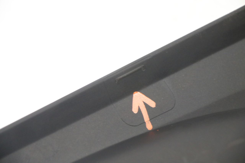 photo de RIGHT MIDDLE FLOOR PANEL YAMAHA YP X-MAX XMAX 400 (2014 - 2017) - Fixing points details