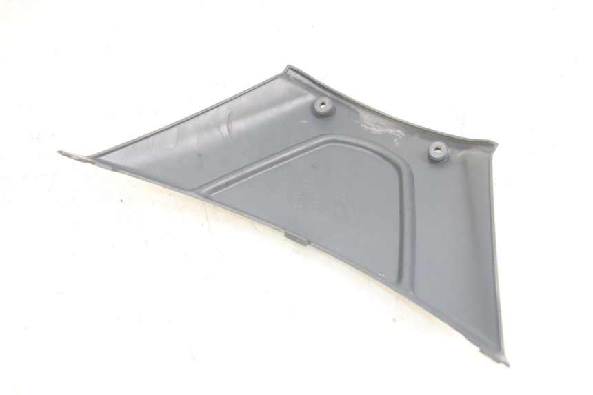 photo de FOOTREST JUNCTION PIAGGIO FLY 125 (2005 - 2012) - Component detail