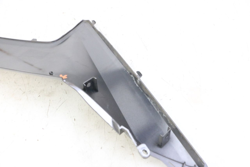 photo de LEFT MIDDLE FLOOR PANEL HONDA FORZA ABS 300 (2013 - 2017) - Zoom on usage condition