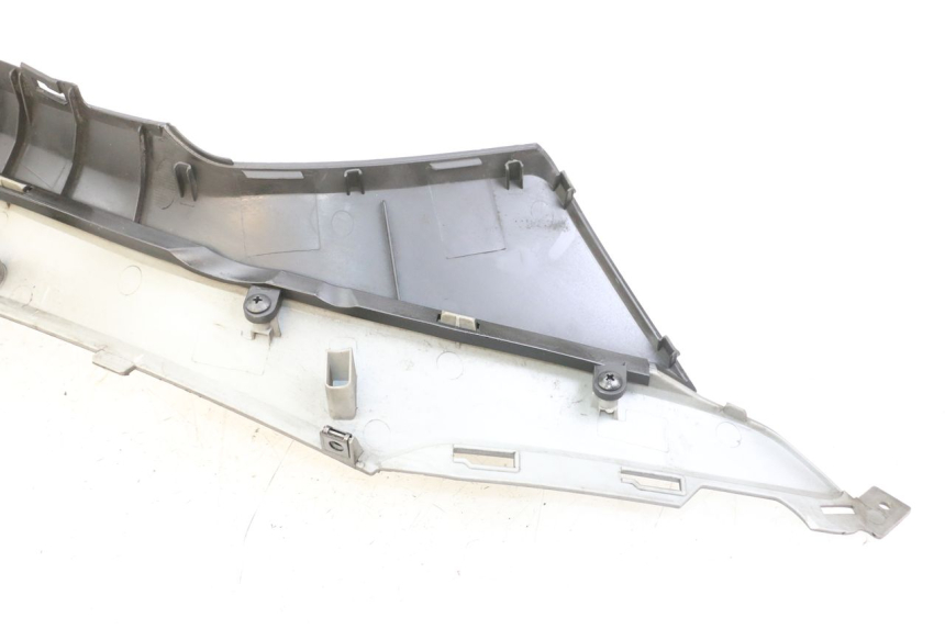 photo de LEFT MIDDLE FLOOR PANEL KYMCO X-TOWN XTOWN 125 (2016 - 2021) - Zoom on usage condition