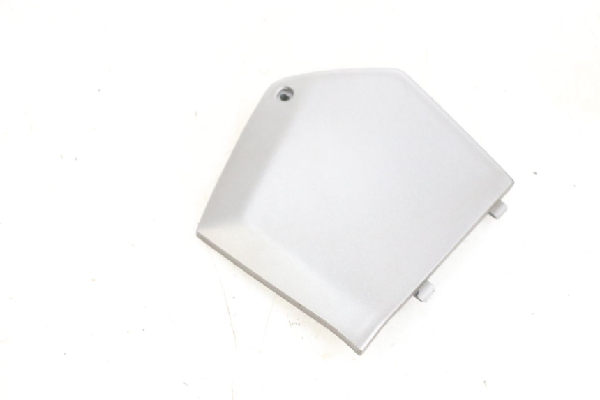 photo de LEFT MIDDLE FLOOR PANEL PIAGGIO MP3 LT 400 (2007 - 2012) - Zoom on usage condition