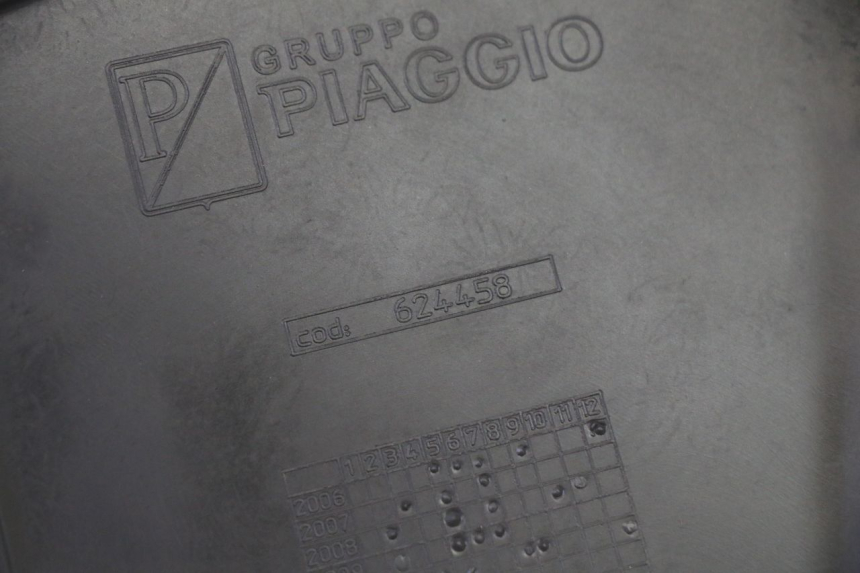 photo de LEFT MIDDLE FLOOR PANEL PIAGGIO MP3 500 (2011 - 2015) - Technical close-up