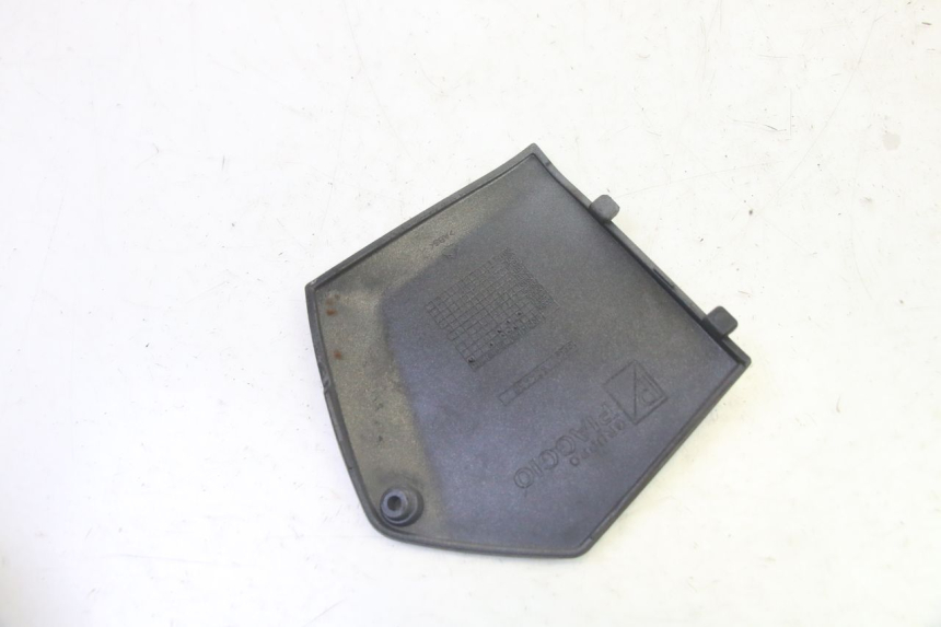 photo de LEFT MIDDLE FLOOR PANEL PIAGGIO MP3 125 (2006 - 2014) - Zoom on usage condition