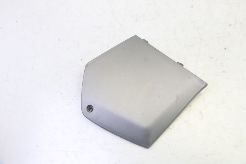 photo de LEFT MIDDLE FLOOR PANEL PIAGGIO MP3 125 (2006 - 2014) - Main view