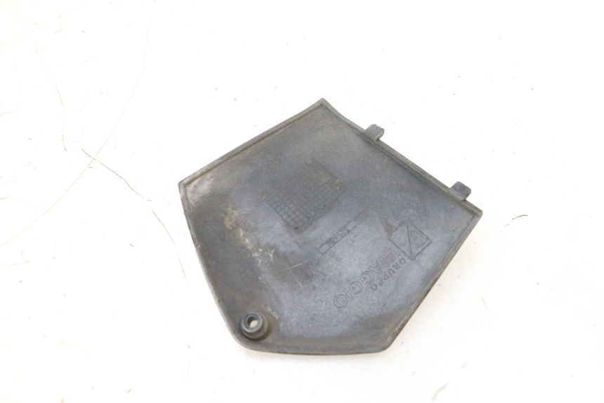 photo de LEFT MIDDLE FLOOR PANEL PIAGGIO MP3 125 (2006 - 2014) - Alternative perspective