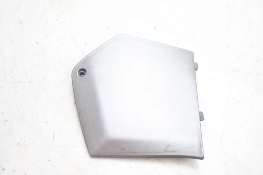 photo de LEFT MIDDLE FLOOR PANEL PIAGGIO MP3 125 (2006 - 2014) - Main view