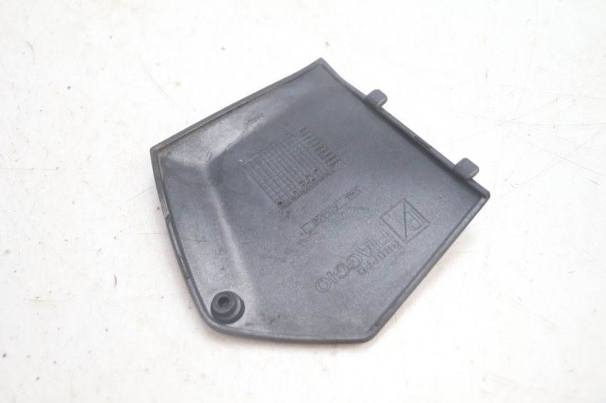 photo de LEFT MIDDLE FLOOR PANEL PIAGGIO MP3 125 (2006 - 2014) - Zoom on usage condition