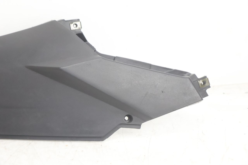 photo de LEFT MIDDLE FLOOR PANEL RAZZO QTR 50 (2011 - 2018) - Zoom on usage condition