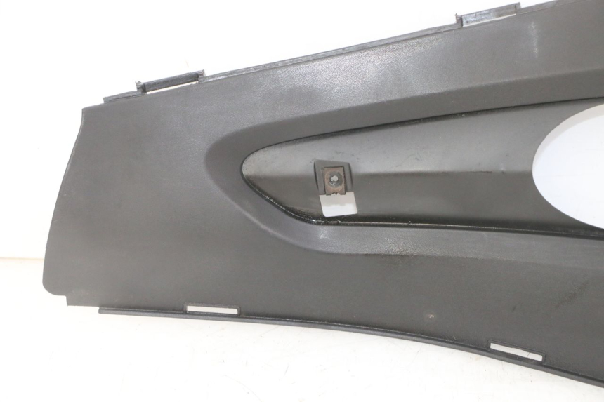 photo de LEFT MIDDLE FLOOR PANEL GILERA RUNNER SL 50 (2006 - 2009) - Technical close-up