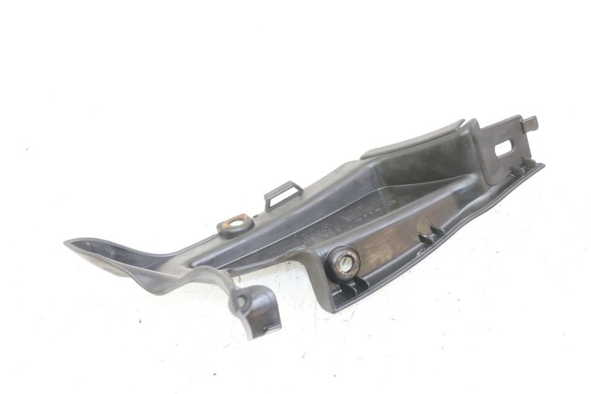 photo de LEFT MIDDLE FLOOR PANEL APRILIA SCARABEO GT TOURING 125 (1999 - 2005) - Zoom on usage condition