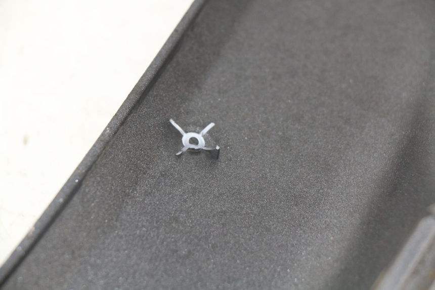 photo de LEFT MIDDLE FLOOR PANEL APRILIA SRV 850 (2012 - 2017) - Alternative perspective