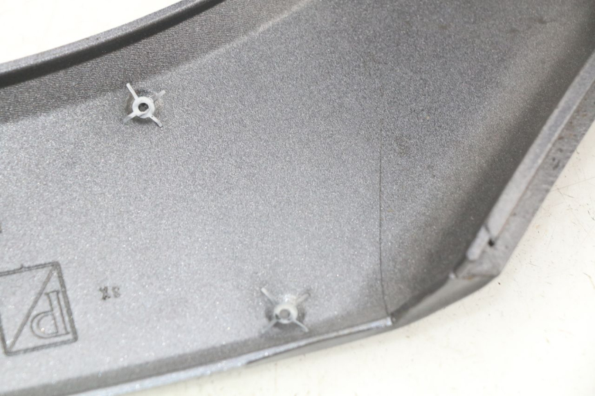 photo de LEFT MIDDLE FLOOR PANEL APRILIA SRV 850 (2012 - 2017) - Technical close-up