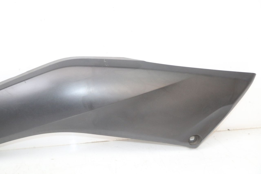 photo de LEFT FOOTREST BRACKET YAMAHA XMAX X-MAX ABS 125 (2017 - 2020) - Alternative perspective