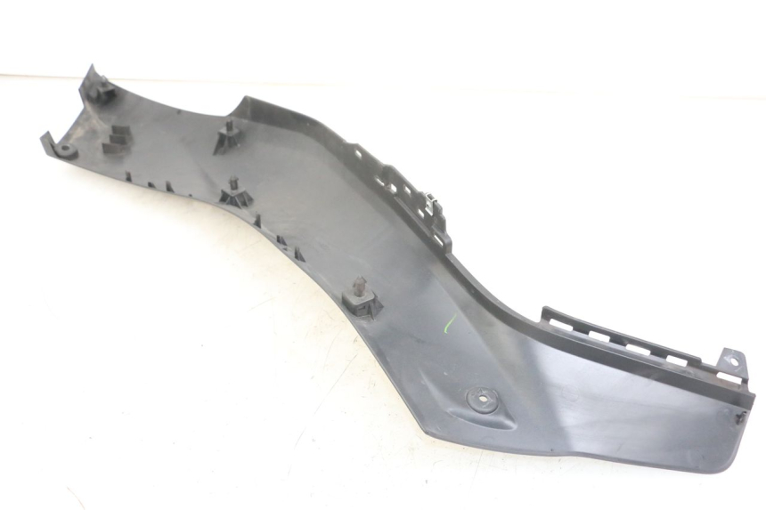 photo de LEFT FOOTREST BRACKET YAMAHA XMAX X-MAX ABS 125 (2017 - 2020) - Component detail